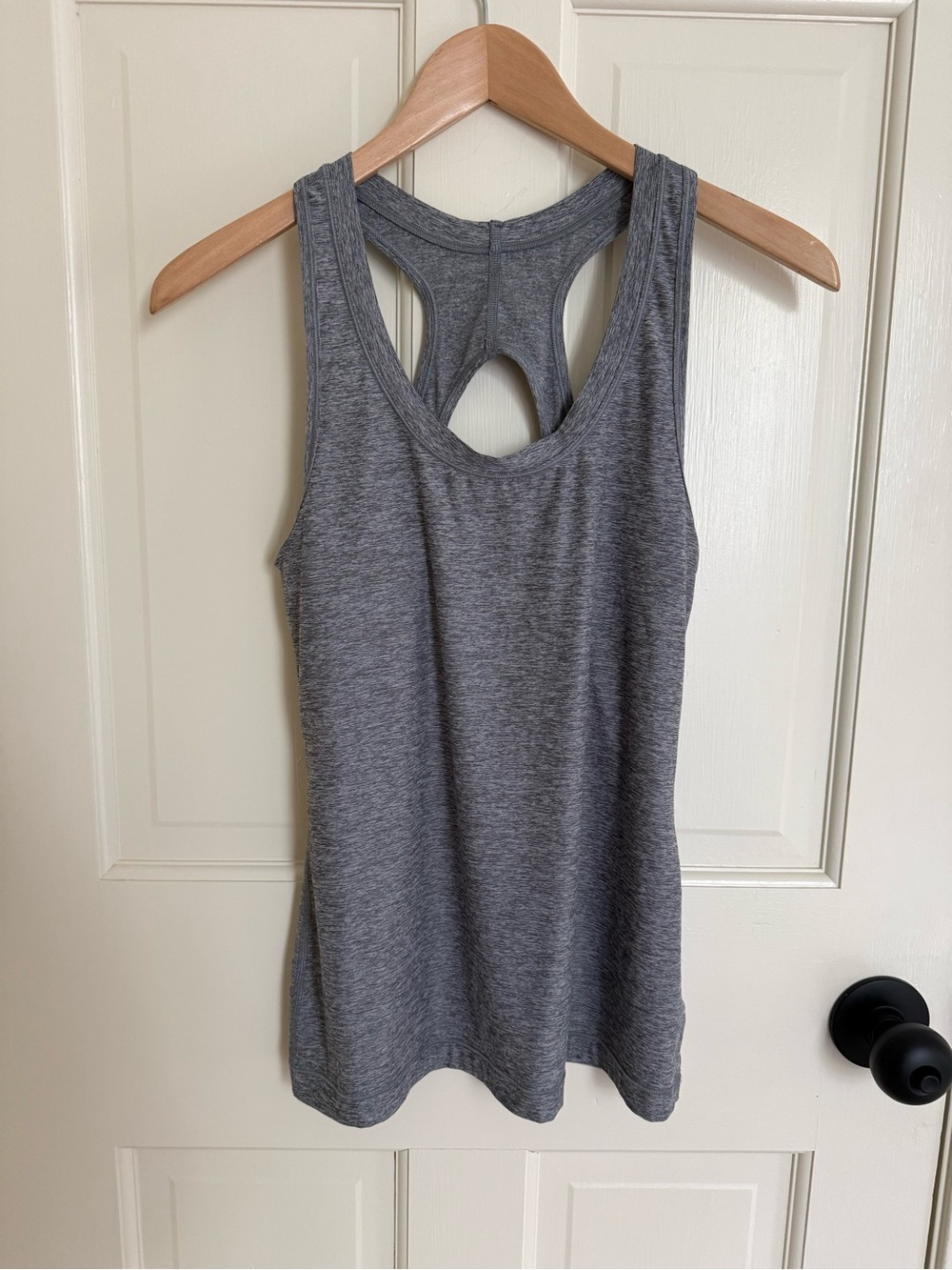 Athleta Gray Racerback Athletic Tank keyhole Top – Excellent Condition